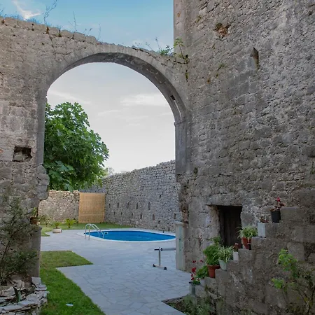 Villa Bilja Historic Stone Castle *